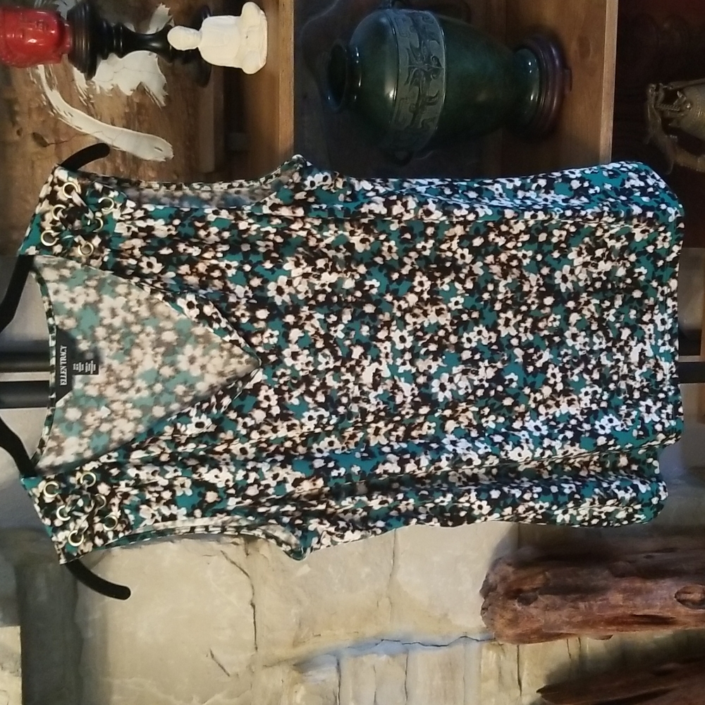 Ellen Tracy Jersey Top Green with Gold detail on the shoulder Size Medium
